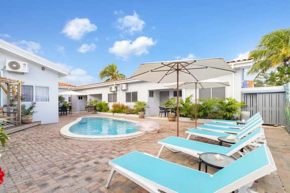 Family-Friendly 1BR w/ Shared Pool, Noord - Image 1