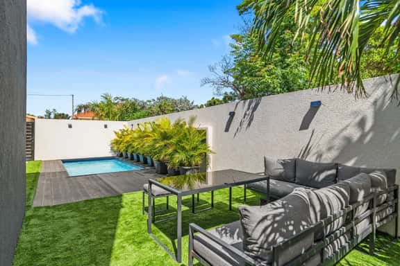 Modern 2BR Apt w/ Shared Pool, Sleeps 5, Aruba - Image 1