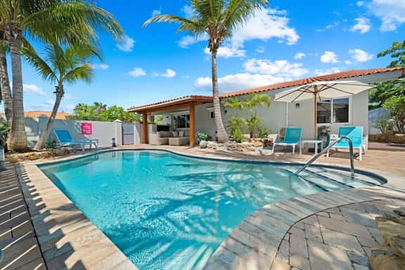 3BR Home w/ Private Pool & Patio near Palm Beach - Image 1