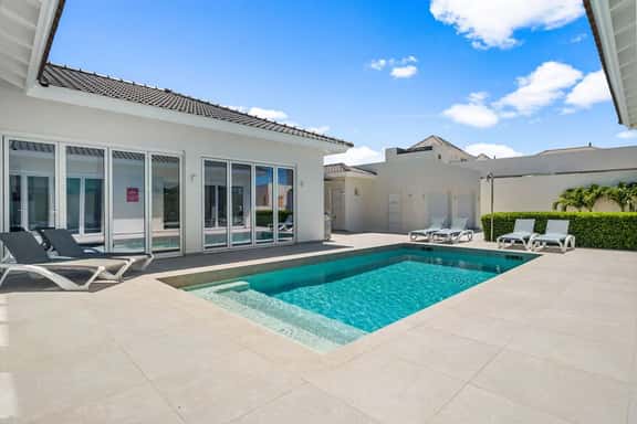 Modern 4BR Pool Villa, Walk to Boca Catalina Beach - Image 1