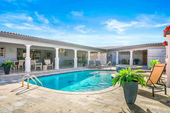 5BR Home w/ Private Pool, Walk to Mangel Halto - Image 1
