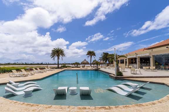 3BR Townhouse w/ Private Pool near Arashi Beach - Image 1