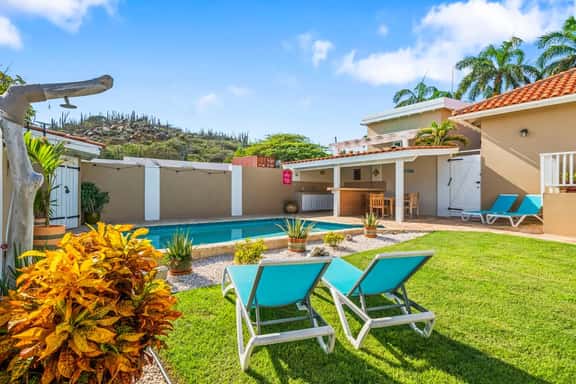 3BR Villa w/ Pool & Rooftop Sea View, Savaneta - Image 1