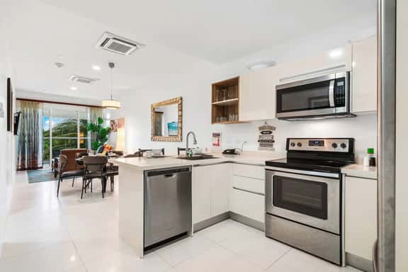 2BR Condo w/ Pool-View Balcony near Palm Beach - Image 1