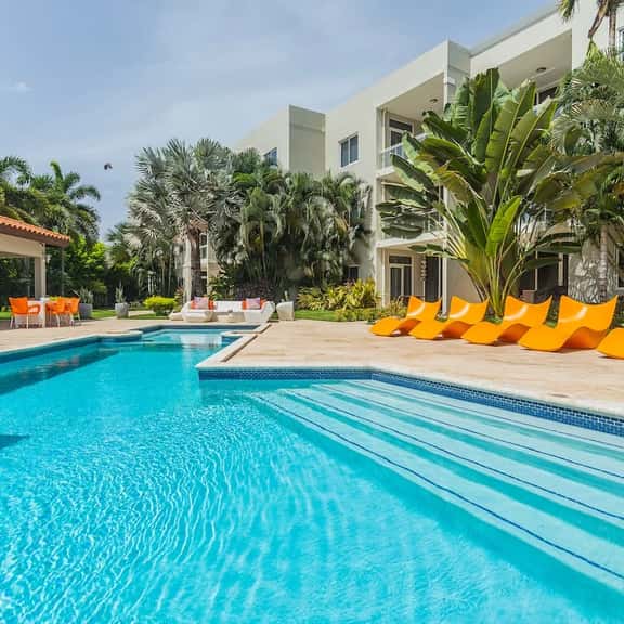 2BR Condo w/ Balcony & Pool near Eagle Beach - Image 1