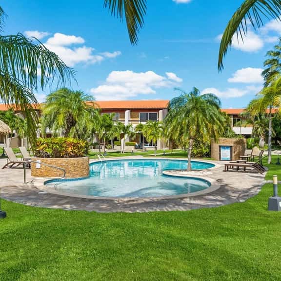 3BR Condo w/ Patio & Pool near Eagle Beach - Image 1