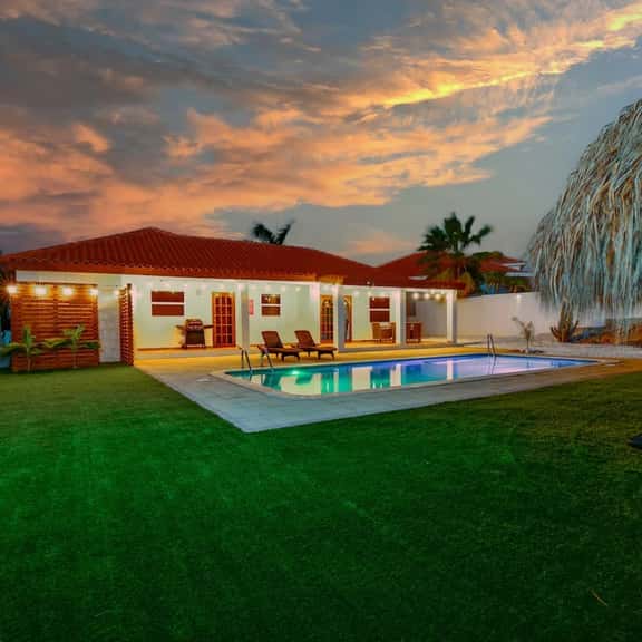 3BR Villa w/ Private Pool near Palm Beach - Image 1