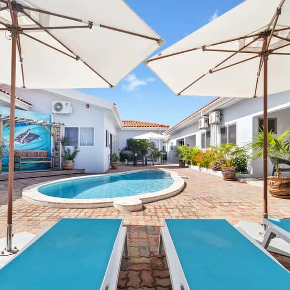 2BR Condo w/ Shared Pool near Eagle Beach - Image 1