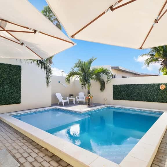 Captivating 1BR Home w/ Pool near Palm Beach - Image 1