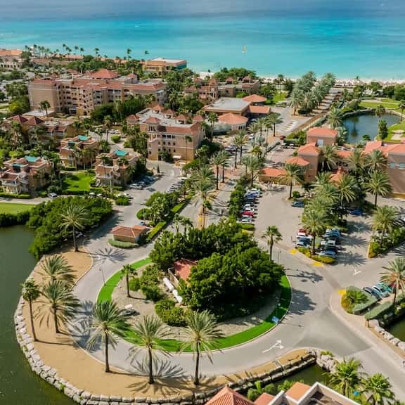 1BR Condo w/ Golf-View Balcony, near Eagle Beach - Image 1