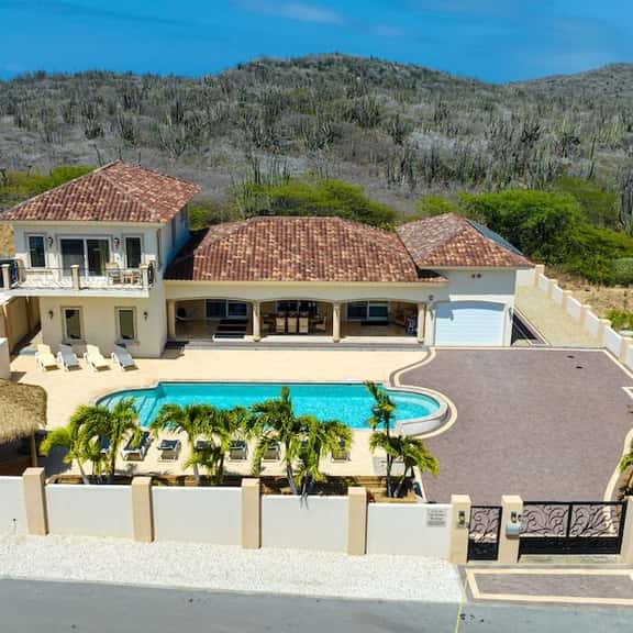 Stunning 4BR Pool Villa w/ Patio near Palm Beach - Image 1