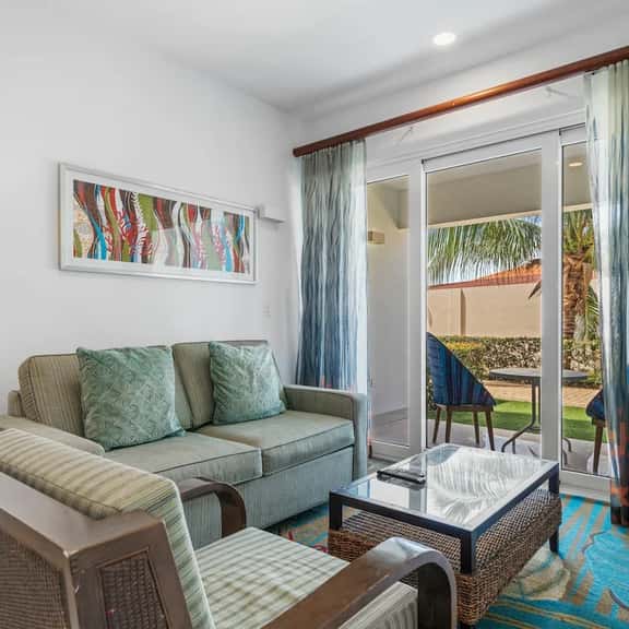 Spacious 2BR Condo w/ Free Parking near Palm Beach - Image 1
