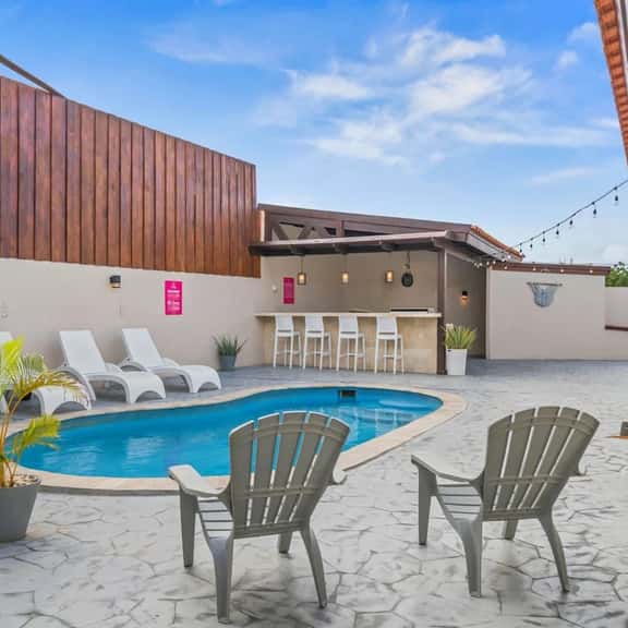 Felicidad: Stunning 3BR Retreat with Private Pool - Image 1