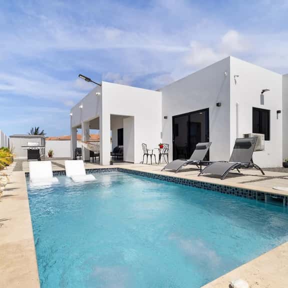 Modern 3BR Pool Villa near Eagle Beach - Image 1
