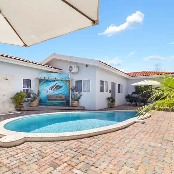 Cozy 1BR Condo w/ Pool & BBQ near Eagle Beach - Image 1
