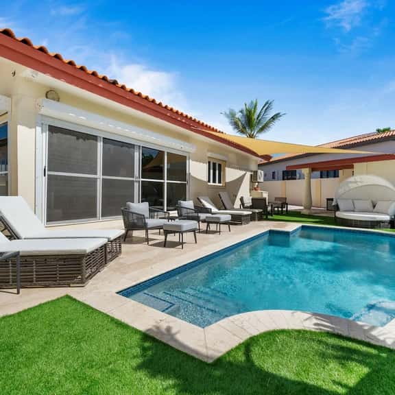 3BR Home w/ Pool & BBQ near Palm Beach - Image 1