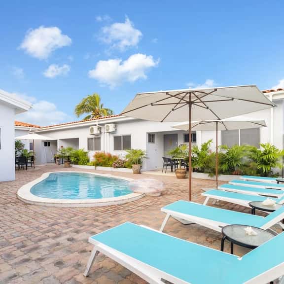Family-Friendly 1BR w/ Shared Pool, Noord - Image 1
