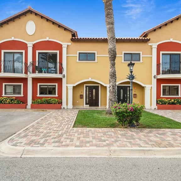 3BR Townhouse w/ Patio & Pool, Gold Coast Aruba - Image 1