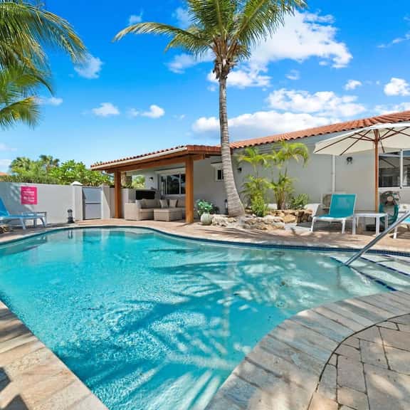 3BR Home w/ Private Pool & Patio near Palm Beach - Image 1