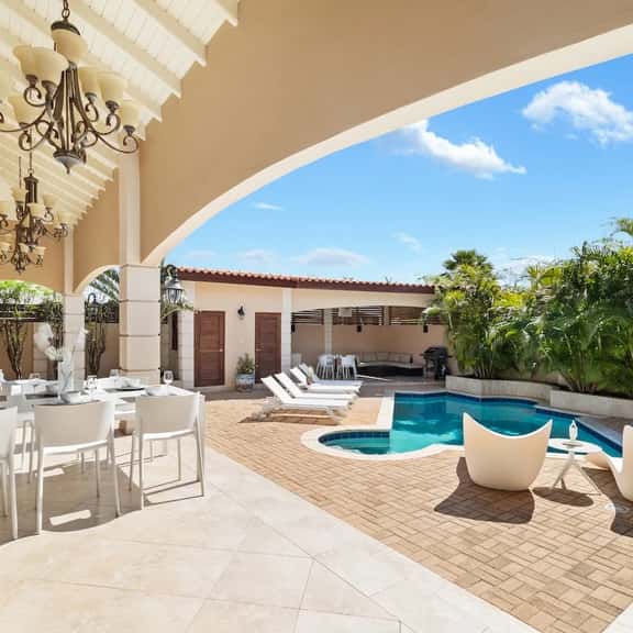 Colorful 4BR Pool Villa near Palm Beach - Image 1