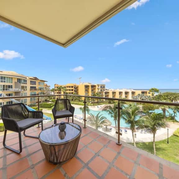 Glamorous 2-BR Beachfront Condo w/Balcony in Aruba - Image 1