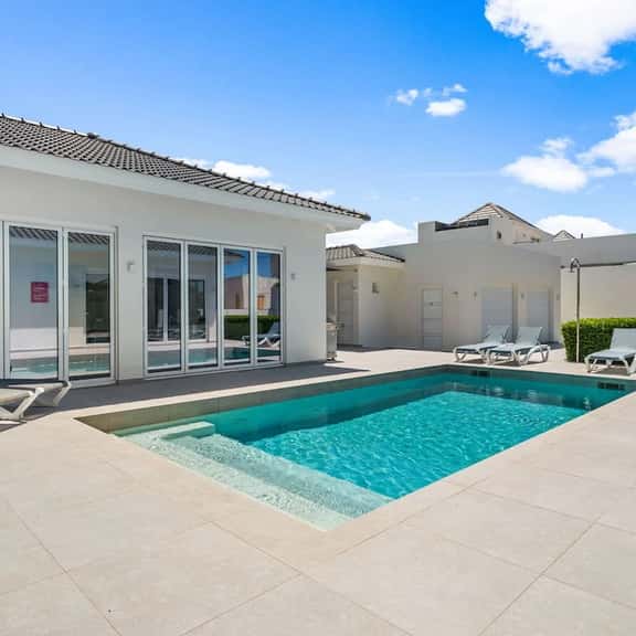 Modern 4BR Pool Villa, Walk to Boca Catalina Beach - Image 1