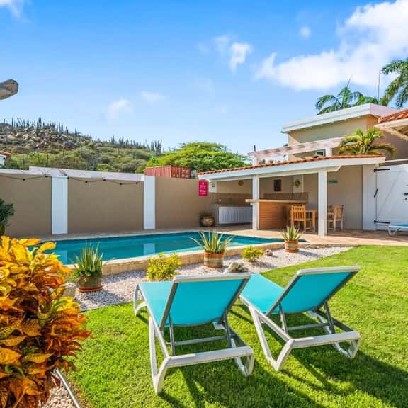 3BR Villa w/ Pool & Rooftop Sea View, Savaneta - Image 1