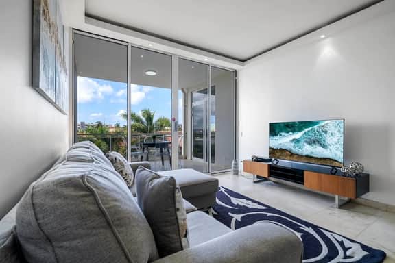 2BR Condo w/ Balcony & Pool near Eagle Beach - Image 4