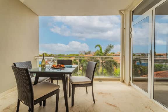 2BR Condo w/ Balcony & Pool near Eagle Beach - Image 3