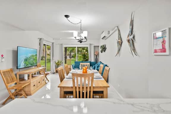 3BR Condo w/ Patio & Pool near Eagle Beach - Image 3