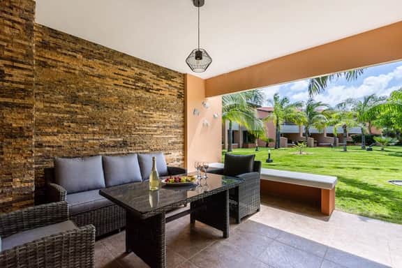 3BR Condo w/ Patio & Pool near Eagle Beach - Image 2