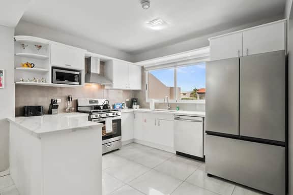 3BR Condo w/ Patio & Pool near Eagle Beach - Image 5
