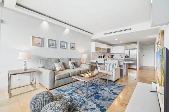 2BR Condo w/ Pool, Hot Tub & Gym near Eagle Beach - Image 2
