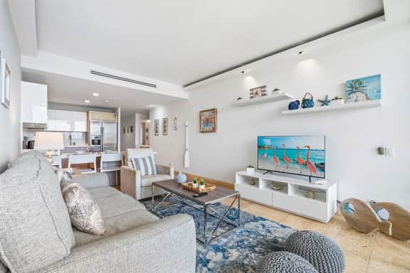 2BR Condo w/ Pool, Hot Tub & Gym near Eagle Beach - Image 5