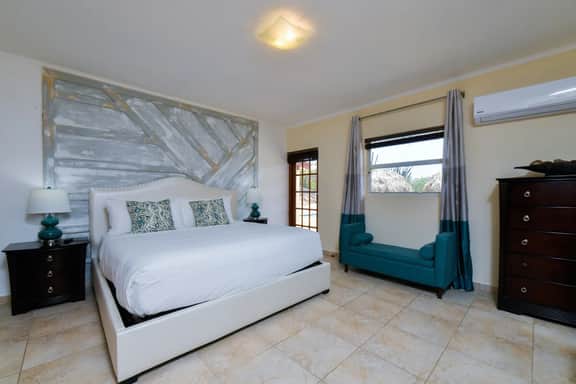 3BR Villa w/ Private Pool near Palm Beach - Image 4