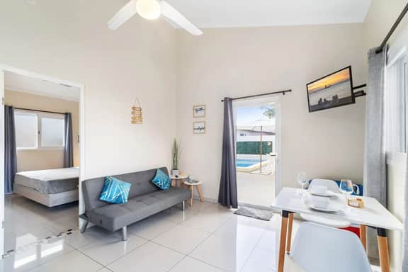Captivating 1BR Home w/ Pool near Palm Beach - Image 2