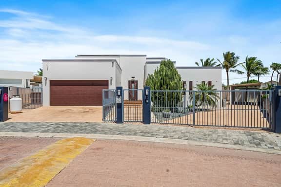 Secluded 4BR Villa w/ Private Pool, Santa Cruz - Image 2