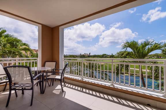 1BR Condo w/ Golf-View Balcony, near Eagle Beach - Image 2