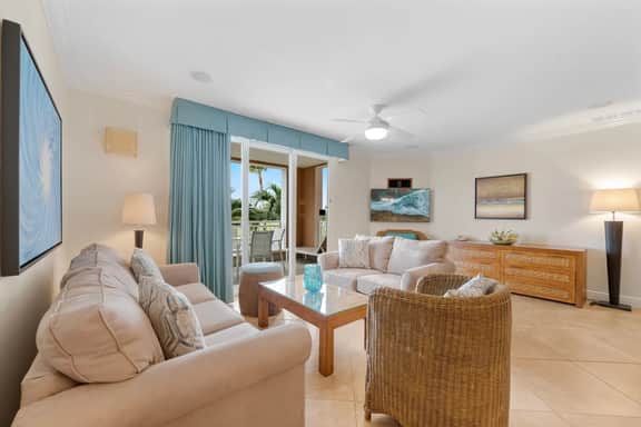 1BR Condo w/ Golf-View Balcony, near Eagle Beach - Image 3
