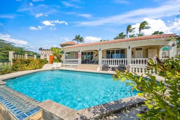 3BR Villa w/ Private Pool & Rooftop, Palm Beach - Image 5