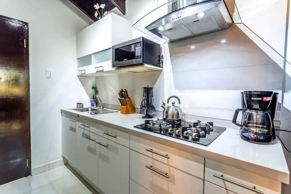 Top Spot: 1BR w/ Private Patio near Palm Beach - Image 5
