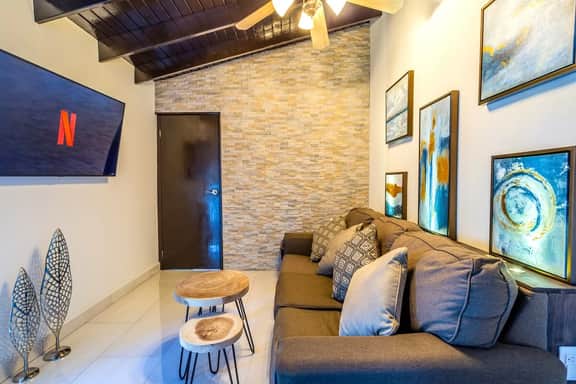 Top Spot: 1BR w/ Private Patio near Palm Beach - Image 2