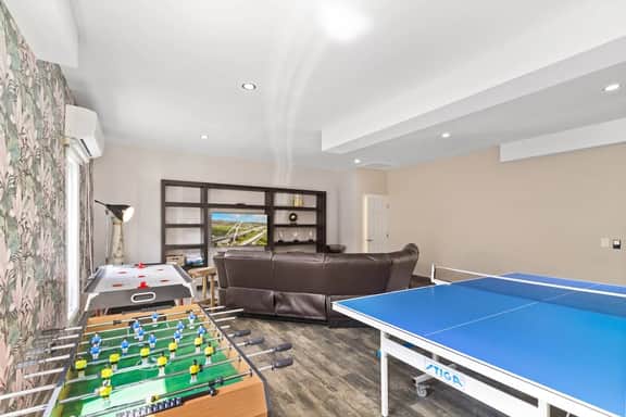 Upscale 5BR Villa: Game Room, Private Pool, Patio - Image 3