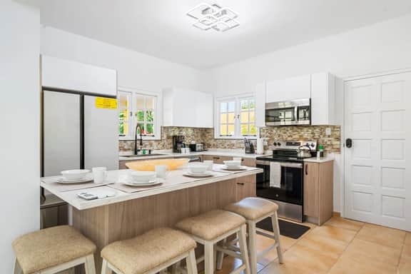 4BR Villa w/ Pool & Rooftop Terrace, Aruba - Image 3
