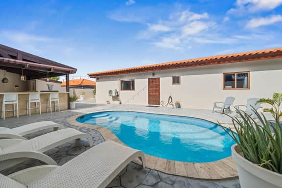 Felicidad: Stunning 3BR Retreat with Private Pool - Image 2