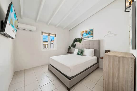 Exquisite 4BR Pool Villa, 3 Min to the Beach - Image 4