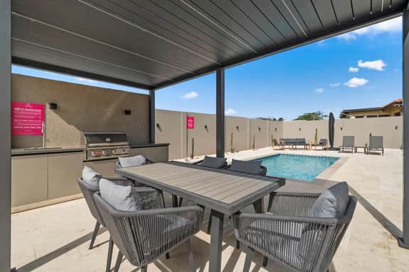 Stunning 3BR w/ Private Pool & Big Patio, Noord - Image 4