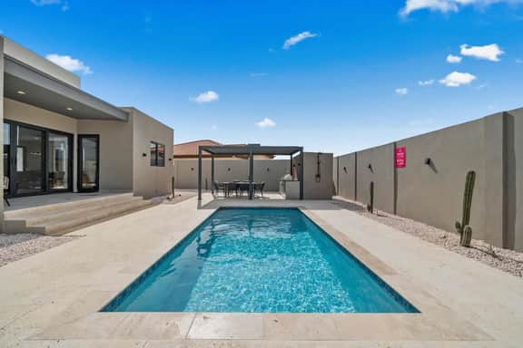 Stunning 3BR w/ Private Pool & Big Patio, Noord - Image 3