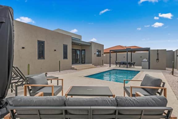 Stunning 3BR w/ Private Pool & Big Patio, Noord - Image 5