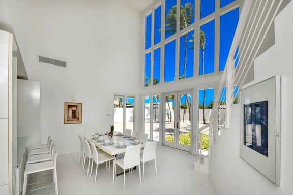 Oceanfront 8BR Villa w/ Pool & Patio, Malmok - Image 4